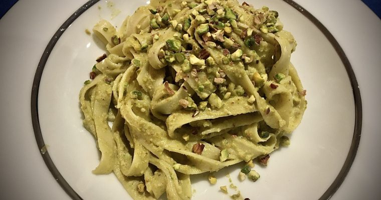 Tagliolini al pesto di pistacchi